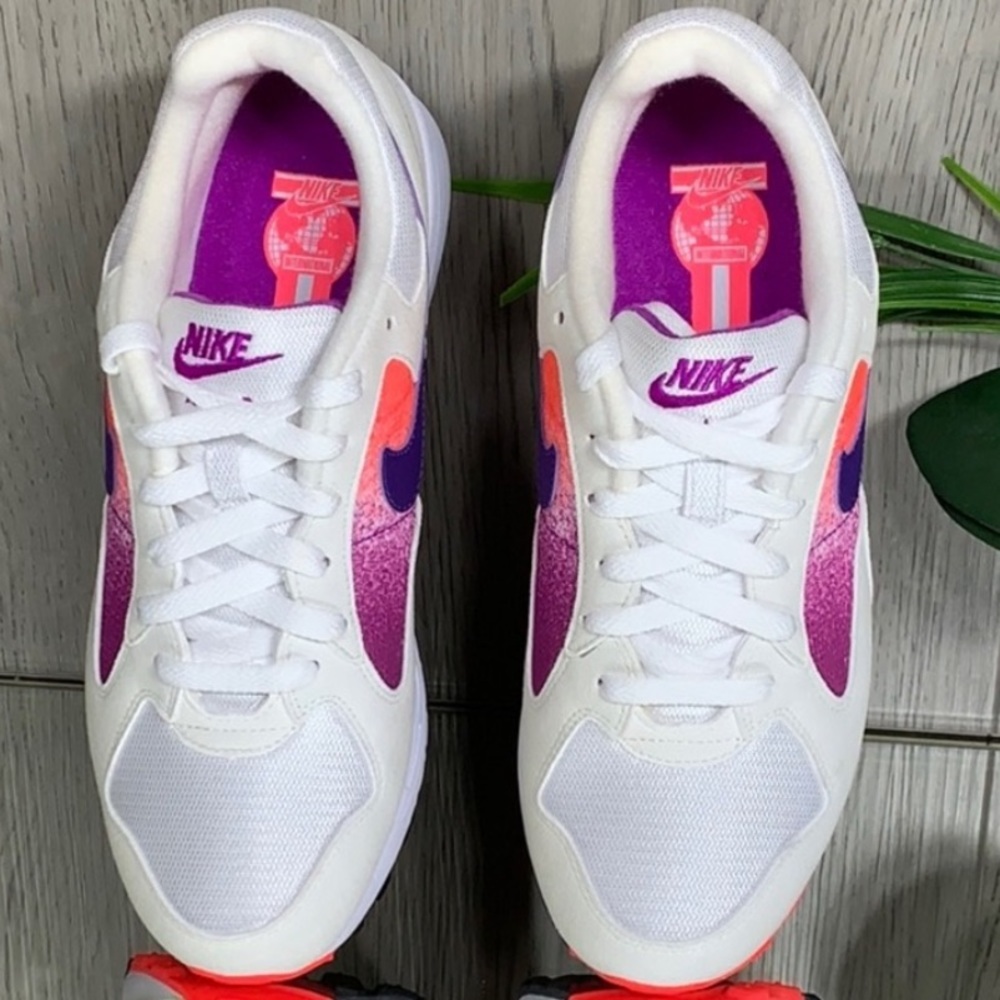 WMNS NIKE Air Skylon II white/court purple sola - Picture 5 of 8